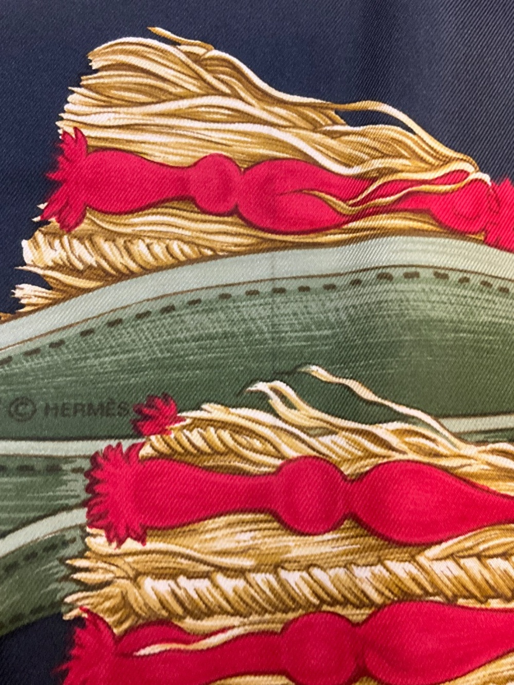 HERMES DARK NAVY BLUE / RED / GOLD MULTI BRIDE DE COUR SQUARE SILK TWILL SCARF - Picture 5 of 5